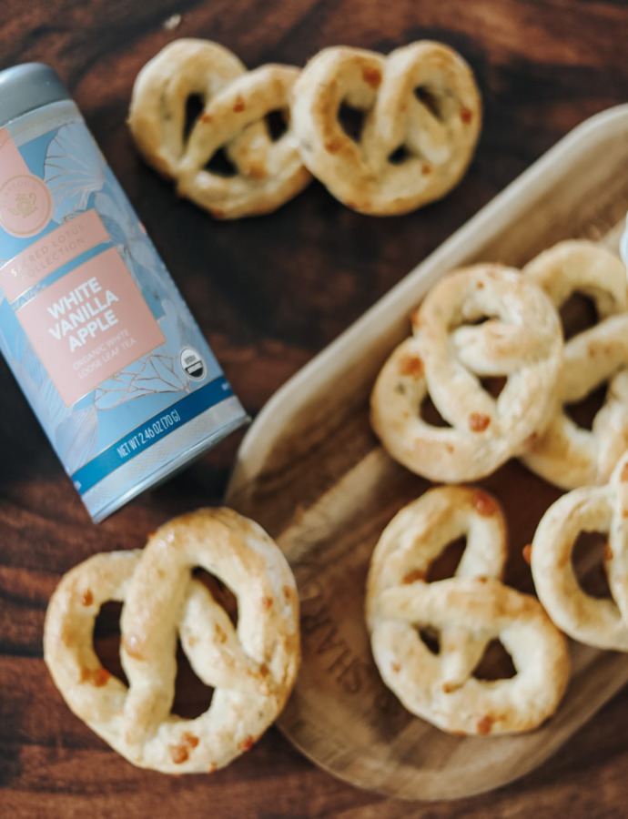 White Tea Cheese Pretzel