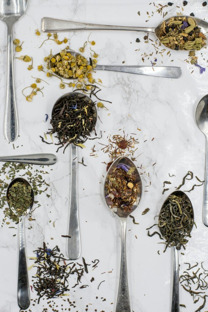 How to make herbal tea with teaspoons filled with herbs